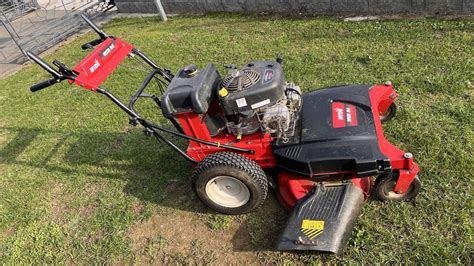 Tondeuse MTD Advance WCM 84 en action