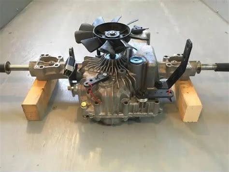 Schéma de la transmission hydrostatique d'une tondeuse