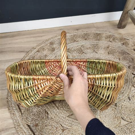 Panier en osier et couteau de cueilleur
