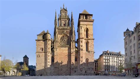Vue rapprochée du clocher de la cathédrale de Rodez