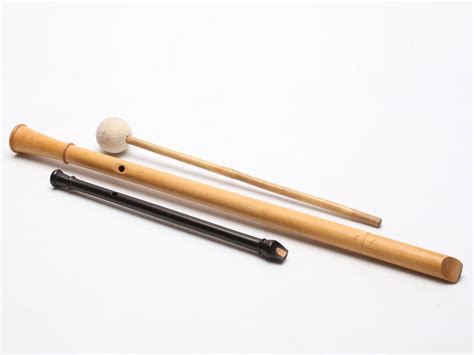 Infographie représentant les instruments Sitar, Galoubet, Didgeridoo et Cornemuse