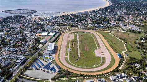 Vue panoramique de l'hippodrome de la Malbrande aux Sables-d'Olonne