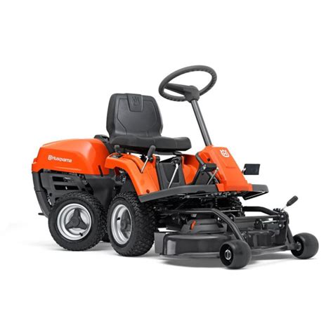 Vue d'ensemble de la tondeuse autoportée Husqvarna R112C5 dans un jardin résidentiel