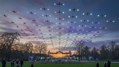Drone SCAMP s'accrochant à un mur