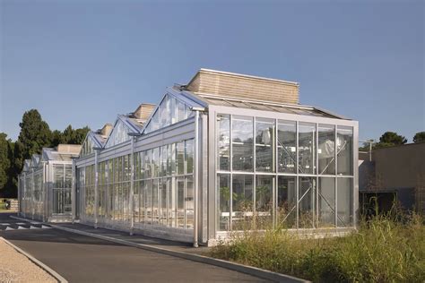 Vue panoramique des serres et des espaces de culture du Lycée Agricole de Hyères