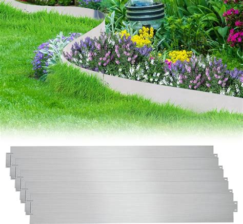 Bordures géométriques en métal et plantes minimalistes