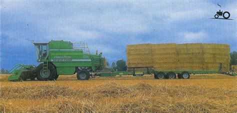Presse automotrice Deutz PowerPress 120 H en action