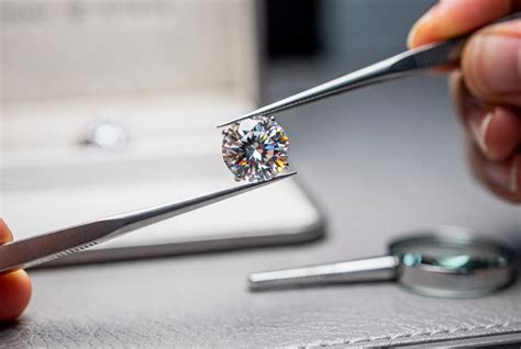 Gros plan sur une coupe de diamant étincelant