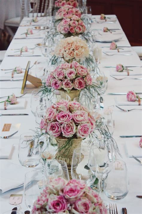 décoration de table de mariage avec fleurs de saison