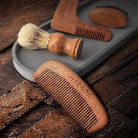 Peigne à barbe en bois