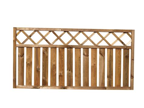 Une magnifique barrière en bois naturel installée au pied d'un escalier, s'intégrant parfaitement dans une décoration intérieure chaleureuse et rustique.