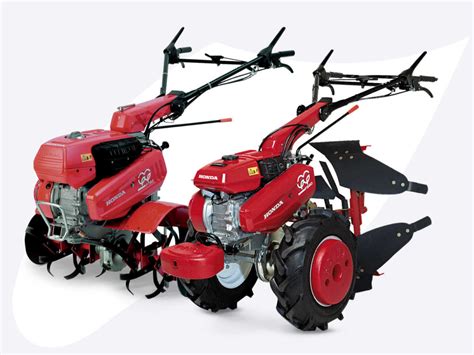 Motobineuse Honda F720 en action dans un jardin