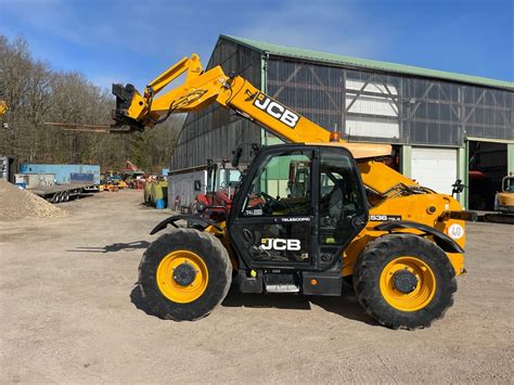 JCB 536-70 Agri en action avec un godet