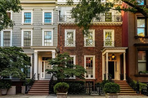 Une demeure luxueuse et mystérieuse dans un quartier résidentiel de New York