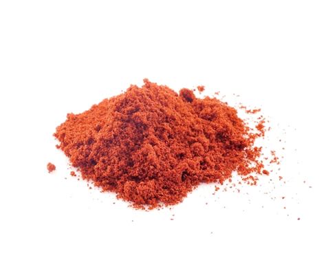 Illustration montrant des gousses de paprika séchées et de la poudre de paprika dans des pots en verre