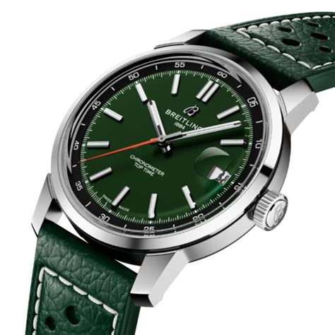 Vue d'ensemble de la montre Triwa Pine Falken avec son cadran vert et son bracelet en cuir marron