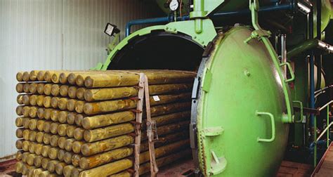 Infographie montrant le processus d'imprégnation en autoclave du bois de jardin