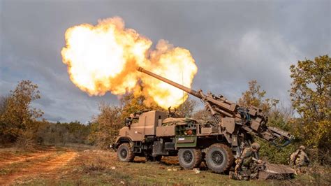 Canon CAESAR en position de tir