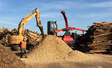 Déchiquetage de bois sur une exploitation agricole