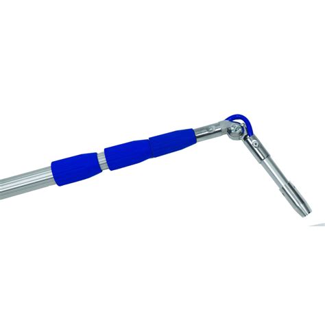 Schéma technique montrant l'assemblage du manche télescopique avec le raccord de tuyau et les brosses interchangeables