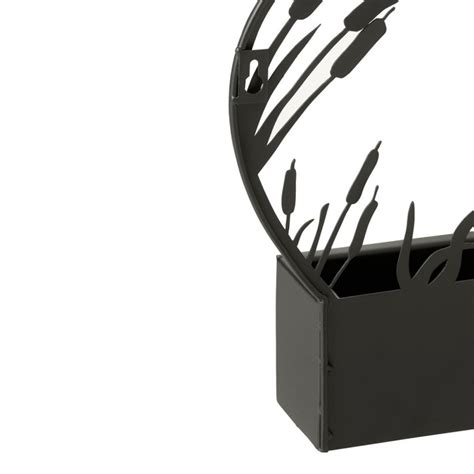 Jardinière cubique en métal noir avec plantes vertes