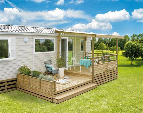Mobil-home moderne avec terrasse en bois