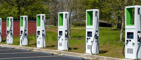 Schéma des services de mobilité urbaine : parkings, bornes de recharge et accès aux transports publics