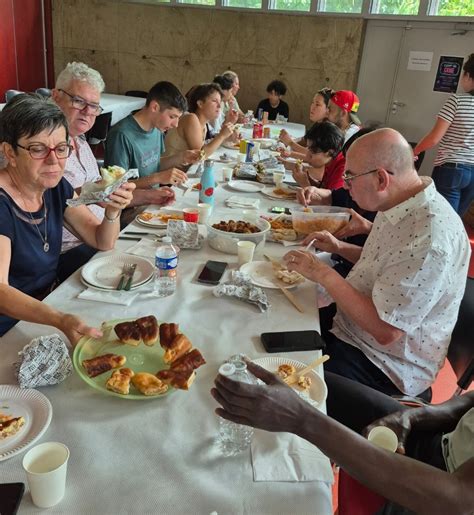 Partage de repas avec les nécessiteux