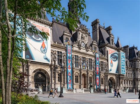 Façade de l'Hôtel Saint Christophe à Paris