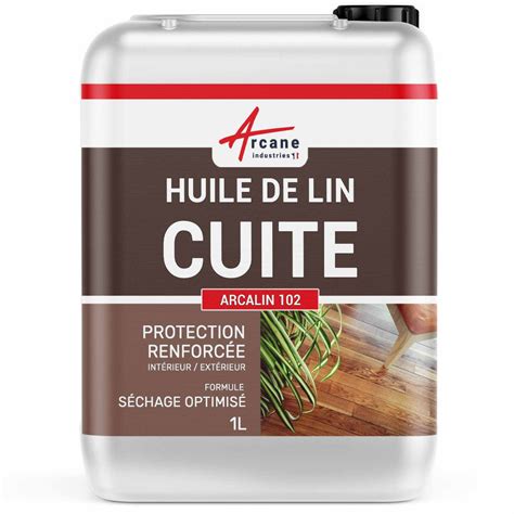 Application d'huile de lin sur des planches de bois pour un potager
