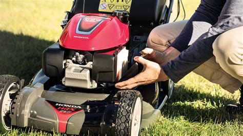 Gros plan sur le carter en Xenoy de la tondeuse Honda HRX