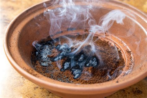 Cône de marc de café brûlé