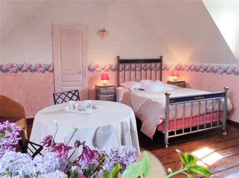 Intérieur chaleureux d'une chambre aux Hortensias