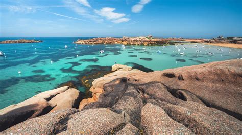 Vue panoramique de la côte de granit rose à proximité de Lannion