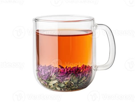 infusion d'hibiscus dans une tasse en verre