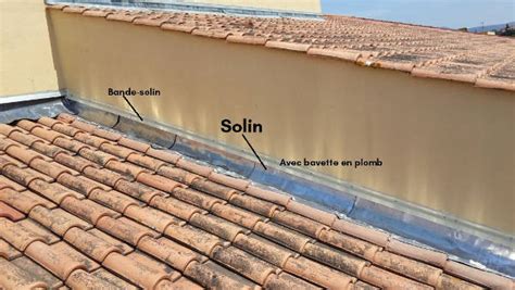 Diagramme illustrant la différence entre bande de rive, solin et bardage