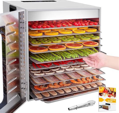 Photo montrant des tranches de légumes disposées sur les plateaux d'un déshydrateur alimentaire