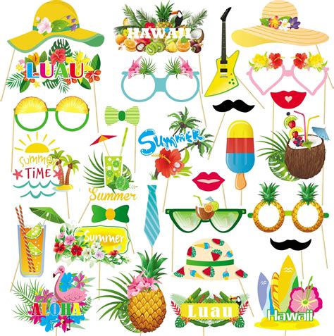 Photobooth tropical avec fonds de palmiers et accessoires amusants