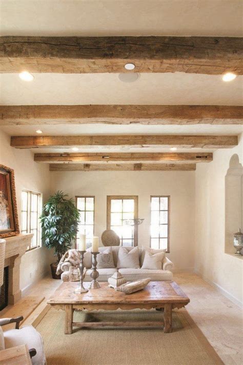 Intérieur de Farm Hotel avec poutres apparentes et matériaux naturels