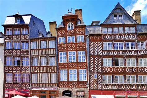 Affiches artistiques de Rennes mettant en valeur les maisons à colombages