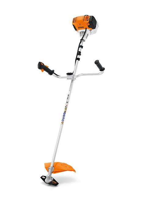 Débroussailleuse Stihl FS 131 en action