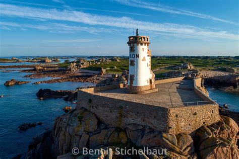 Le Phare du Paon sur l'Île de Bréhat au coucher du soleil