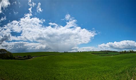 Vue panoramique des vergers et champs maraîchers en Plaine du Roussillon