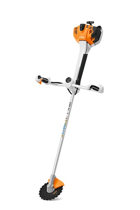 débroussailleuse STIHL FS 460 en action sur un terrain accidenté