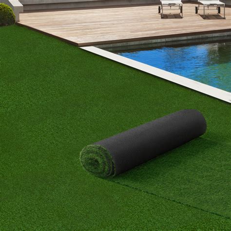 Rouleau de gazon synthétique sur une terrasse