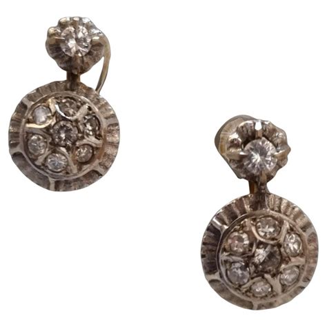 Boucles d'oreilles anciennes de différentes époques