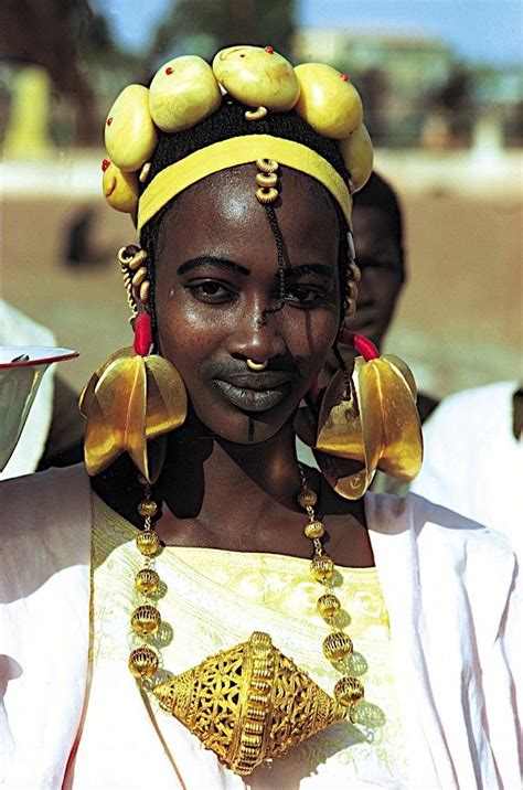 Femme Peul avec ses boucles d'oreilles imposantes