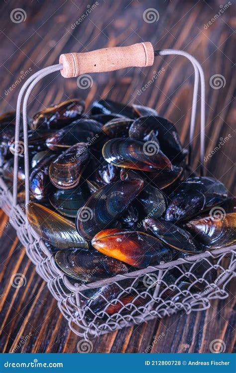 Moules conservées dans un panier