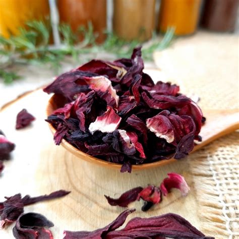 Image d'une fleur d'hibiscus séchée avec du gel de silice
