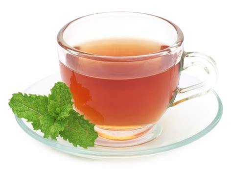 Tasse de tisane d'hibiscus avec des épices